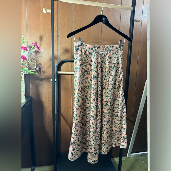 Floral print, flowy long skirt - Picture 4 of 8
